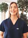 Lou, assistante du cabinet d'orthodontie à Levallois-Perret