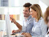 collaboration professionnelle en bureau moderne