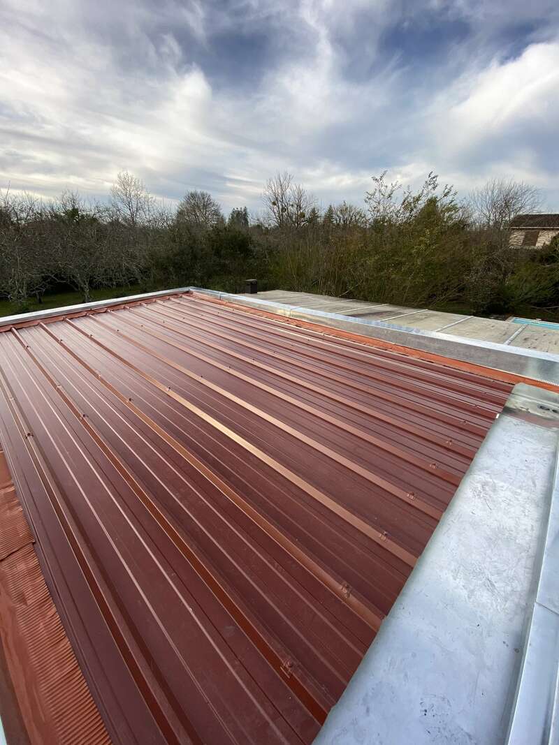 bac_acier_rouge_tuile