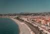 Plage méditerranéenne vue aérienne symbole investissement patrimonial