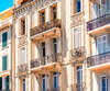 Façade haussmannienne symbolisant choix structurants fiscaux