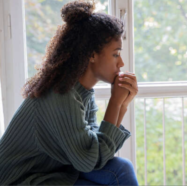 Anxiété sociale : pourquoi le regard des autres prend-il autant de place ?