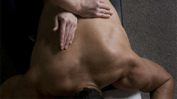 Quelle est la meilleure position pour dormir et éviter le mal de dos ?