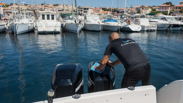 Comment nettoyer le moteur de son bateau?