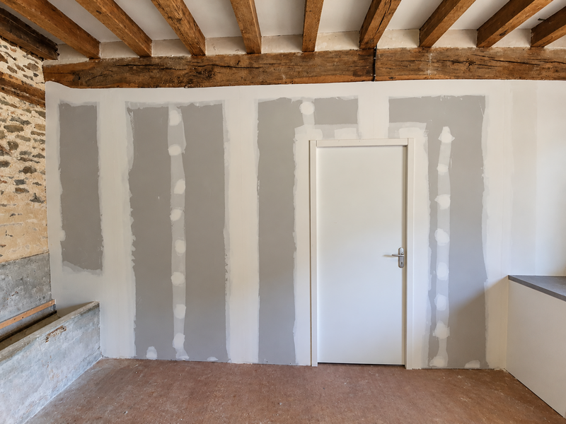 renovation_interieure_aux_poutres_apparentes