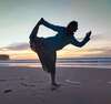 Personne pratiquant le yoga en pleine conscience calme