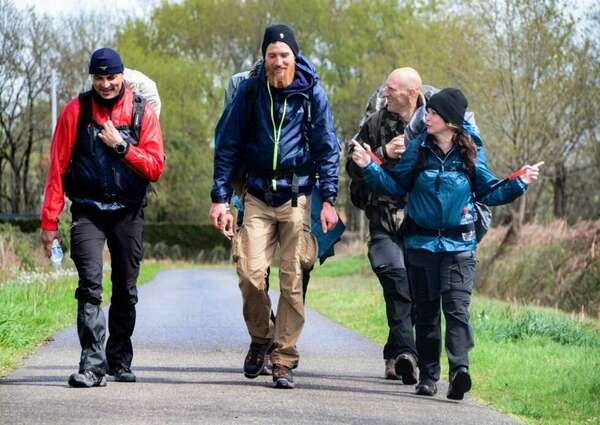 SUR LE CHEMIN DE LA RECONSTRUCTION RANDONNÉE EN GROUPE