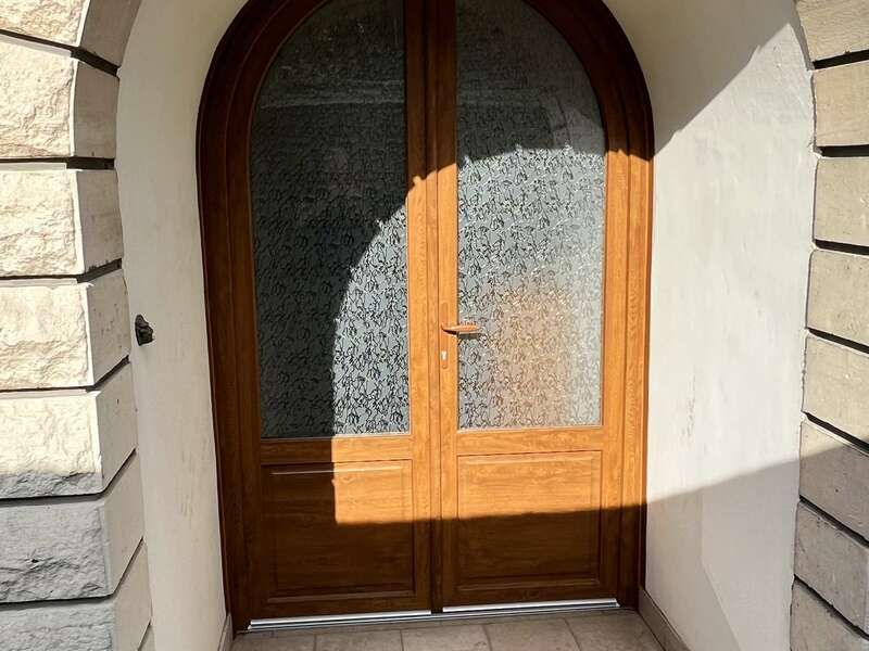 porte_pvc_cintrees_a_maing