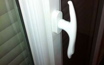 Rénovation de menuiseries PVC
Poignée entrebailleuse