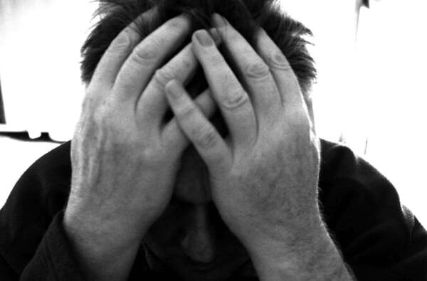 Mal dans sa peau : Comprendre les causes et trouver des solutions pour se sentir mieux