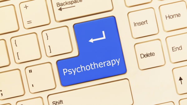 Quelles différences entre un psychanalyste et un psychologue : guide complet