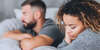 un couple discute avec deux intentions différentes
