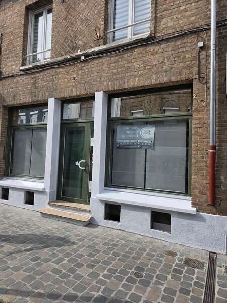 Rénovation de façade commerciale à Bergues