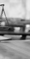 Balance de justice symbole droit garde à vue conseil avocat