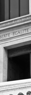 Façade bâtiment liberté égalité fraternité autorité parentale