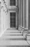 Colonnes en pierre claire façade bâtiment extérieur service SARVI