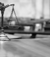 Balance de justice symbolisant le rôle de l'avocat