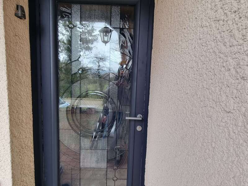 Porte d'entrée vitrée en aluminium