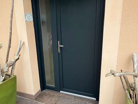 Porte d'entrée pleine gamme contemporaine , hybride avec tierce