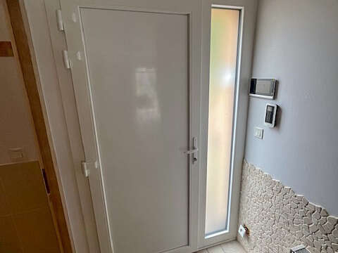 Porte d'entrée pleine gamme contemporaine, hybride avec tierce - vue intérieur 