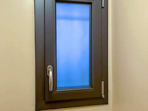 Fenêtre gamme hybride avec vitrage dépolie - vue intérieur 