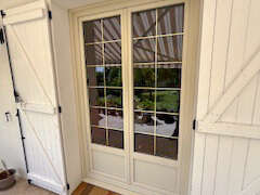 Porte fenêtre gamme perform avec petit bois intégré 