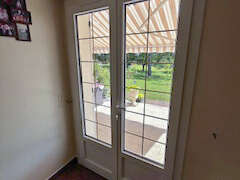 Porte fenêtre gamme perform avec petit bois intégré - vue intérieur