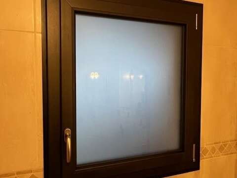 Fenêtre gamme hybride avec vitrage dépolie - vue intérieur