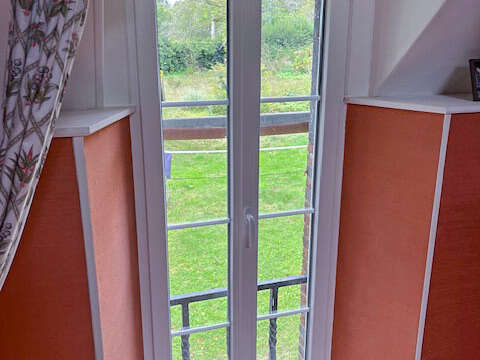 Fenêtre gamme hybride avec petit bois intégré - vue intérieur