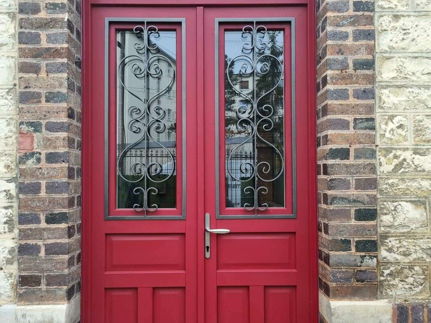 Porte d'entrée gamme authentique hybride avec imposte et grille de défense picardie