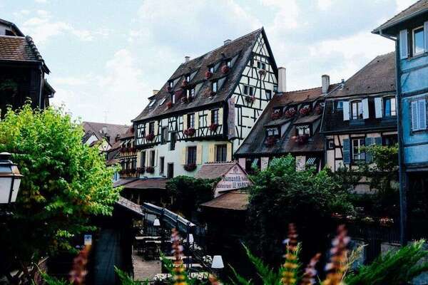 Panier de bienvenue Airbnb : les produits régionaux alsaciens qui font la différence