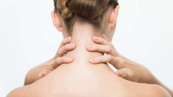 4 Exercices pour détendre la nuque et les épaules