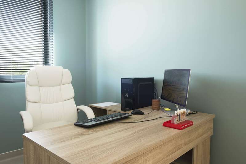 dsc_1308_-_bureau_-min