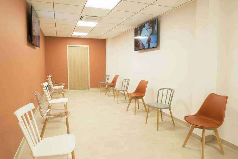 dsc_1296_-_salle_d_attente-min