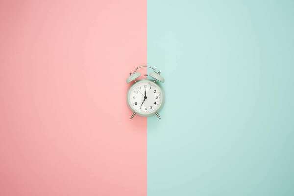 Le jeûne intermittent : un allié naturel contre le psoriasis et l’inflammation chronique