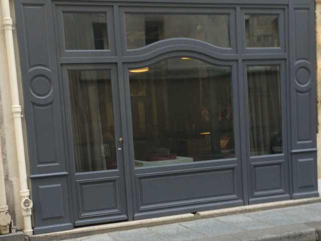 Prestation façade magasin bois Paris, AMF Menuiserie