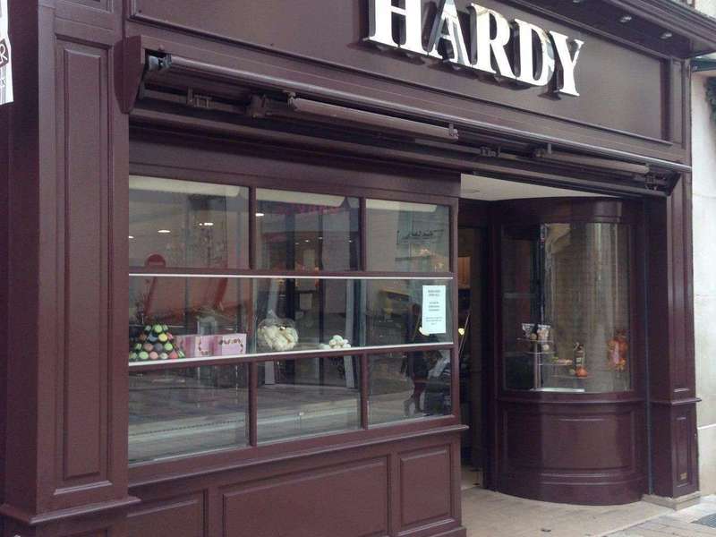 Prestation façade hôtel bois sur mesure Paris, AMF Menuiserie