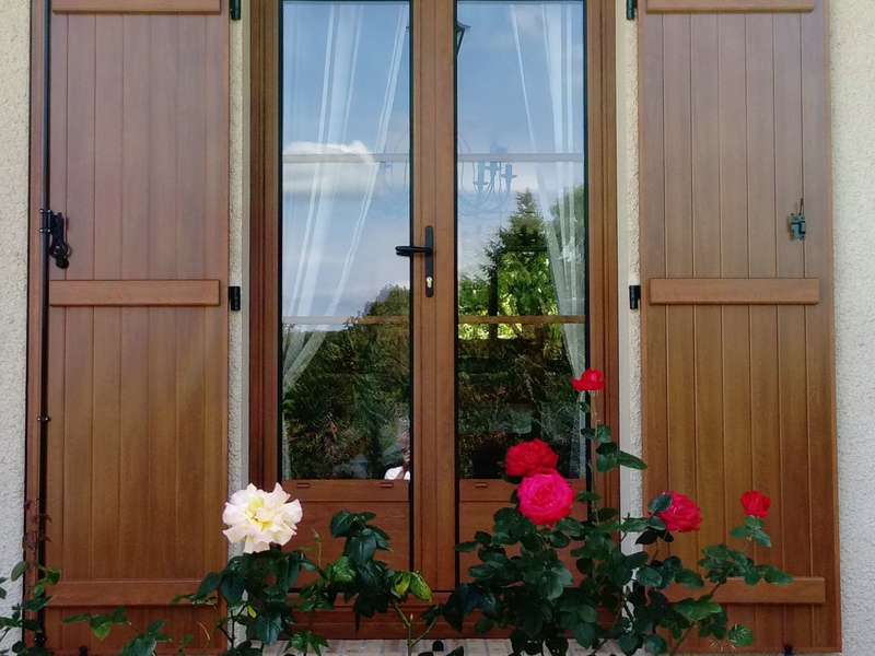 PORTE FENÊTRE ALUMINIUM CHÊNE DORÉ
VOLET ALUMINIUM ISOLÉ CHÊNE DORÉ