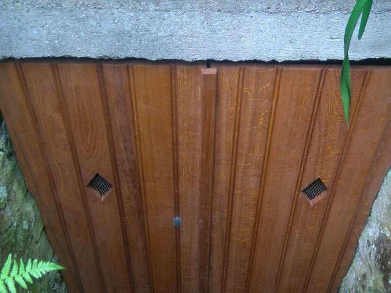 PORTE DE CAVE EN CHÊNE MASSIF