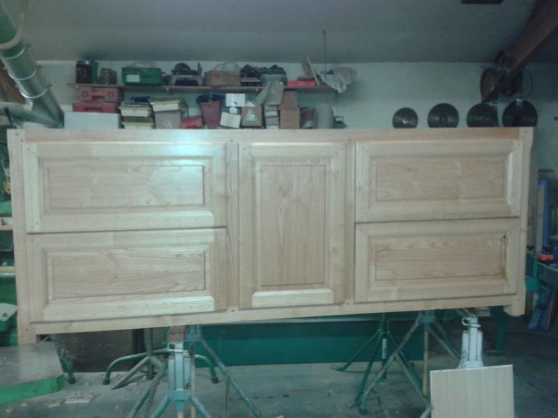 MEUBLE DE CUISINE EN CHÂTAIGNIER MASSIF