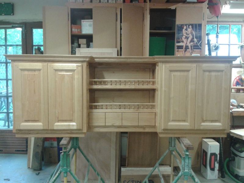 MEUBLE DE CUISINE EN CHÂTAIGNIER MASSIF