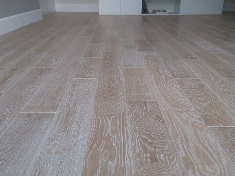 PARQUET CHÊNE MASSIF BROSSE