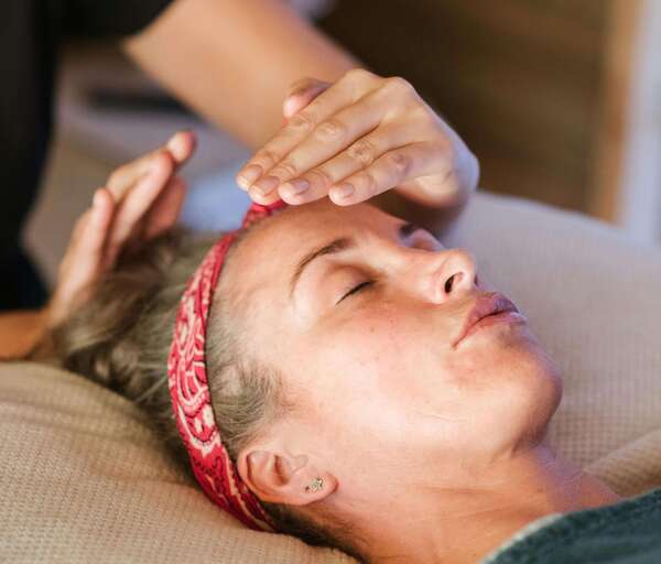 Reiki et magnétisme : comprendre leurs effets sur le corps et l’esprit
