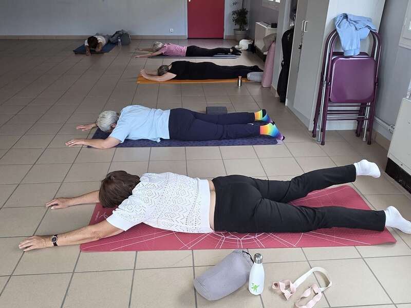 hatha_yoga_demi_sauterelle