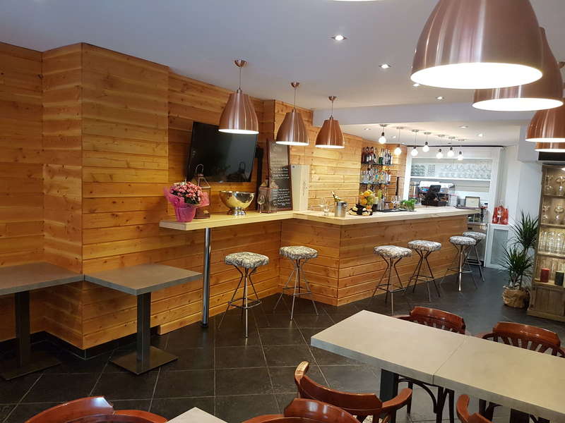 Agencement restaurant avec bardage