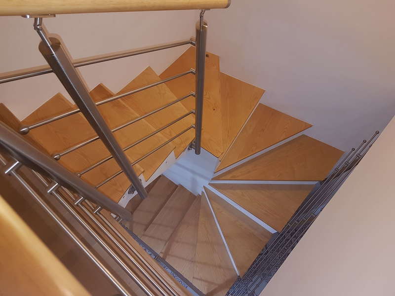 Habillage escalier bois, rampe acier inox