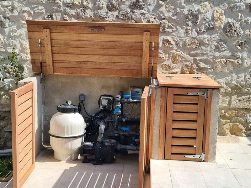 Cache bois pompe piscine