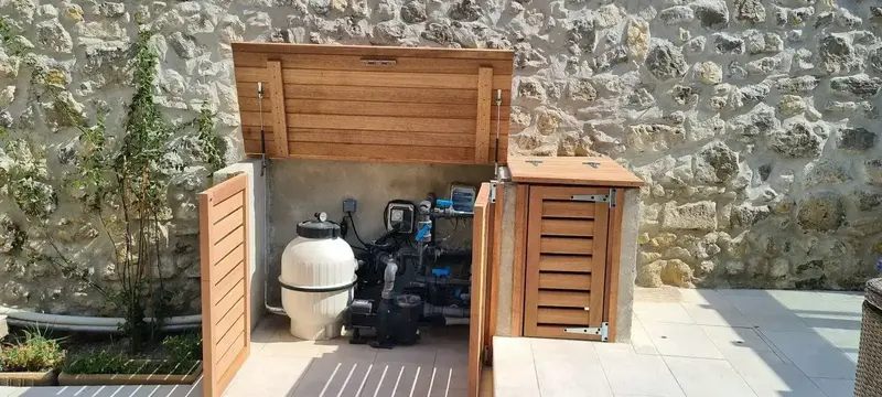 cache_moteur_piscine_ouvert