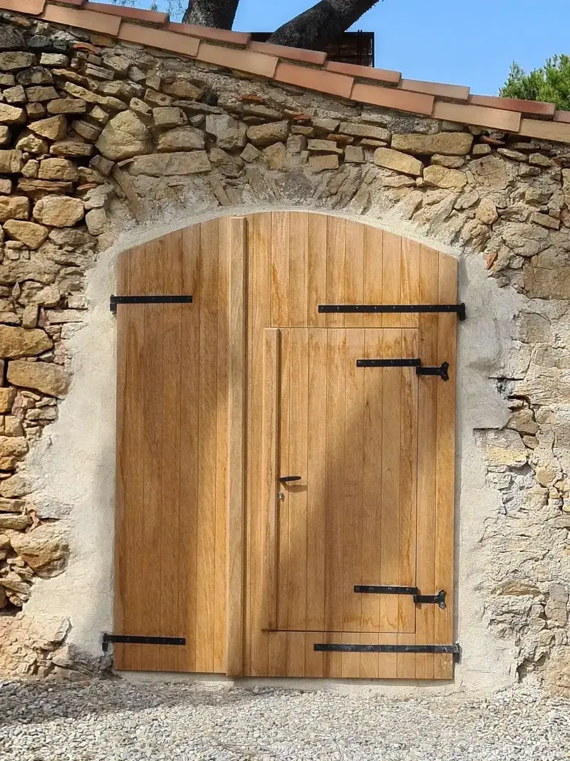 porte_de_grange_en_bois_exotique