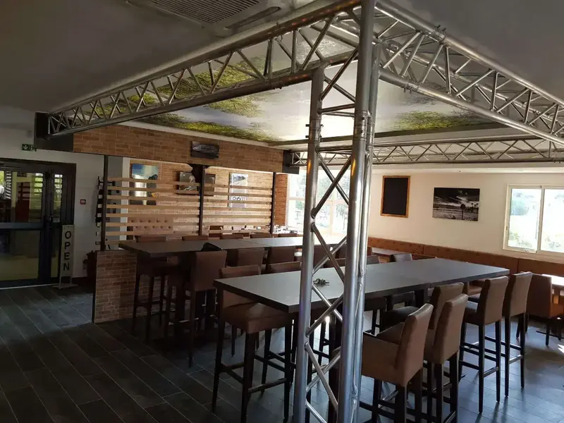 decoration_metal_et_bois_restaurant